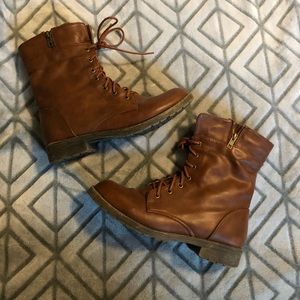 BROWN COMBAT BOOTS